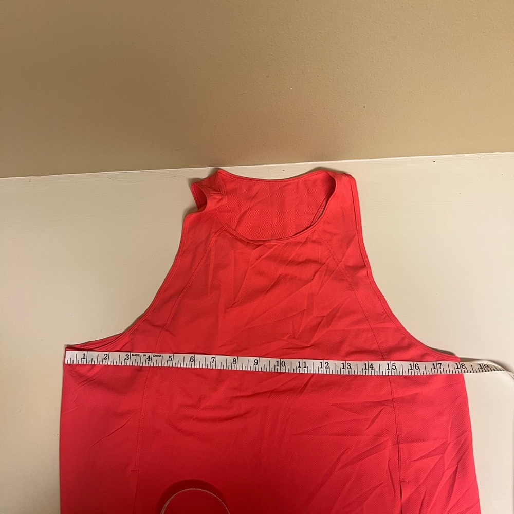 Bundle Lululemon Tanks - Picture 10 of 11